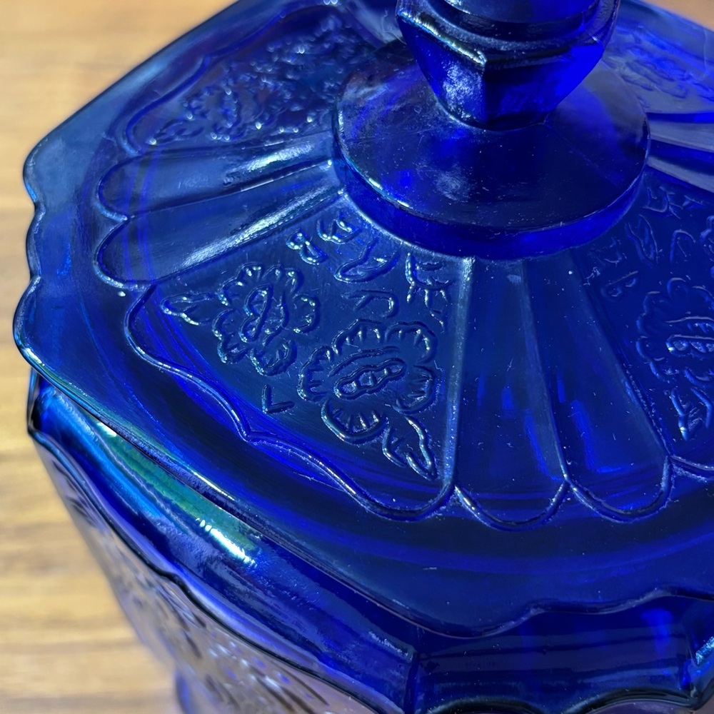 Vintage cobalt glass Mayfair / Open Rose cookie jar with lid, reproduction - Picture 9 of 10